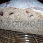 Pain gris aux pruneaux