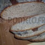 Pain au seigle, miel et 4 épices